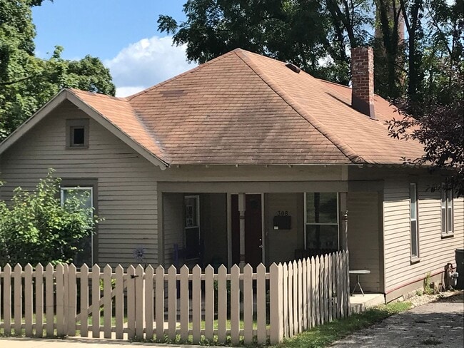 308 N Rogers St in Bloomington, IN - Foto de edificio - Building Photo