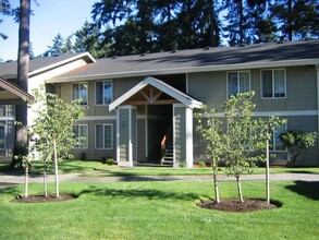 Meridian Firs Apartments in Puyallup, WA - Foto de edificio - Building Photo