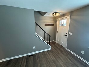 35 Farmbrook Drive in Farmington, NY - Building Photo - Building Photo