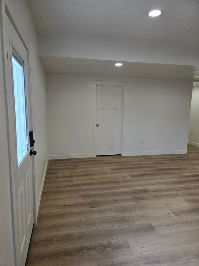 844 W Fallow Dr, Unit Brand New Basement Apt. in Saratoga Springs, UT - Building Photo - Building Photo