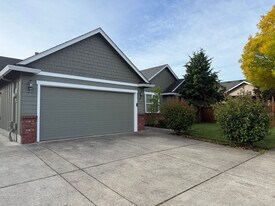 6020 Landmark Ln in Eugene, OR - Building Photo