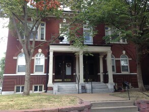 2029 Russell Blvd in St. Louis, MO - Building Photo - Building Photo