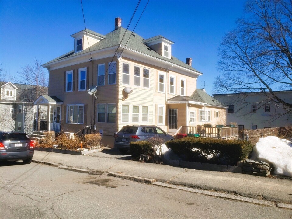 26 Arlington St in Lowell, MA - Building Photo