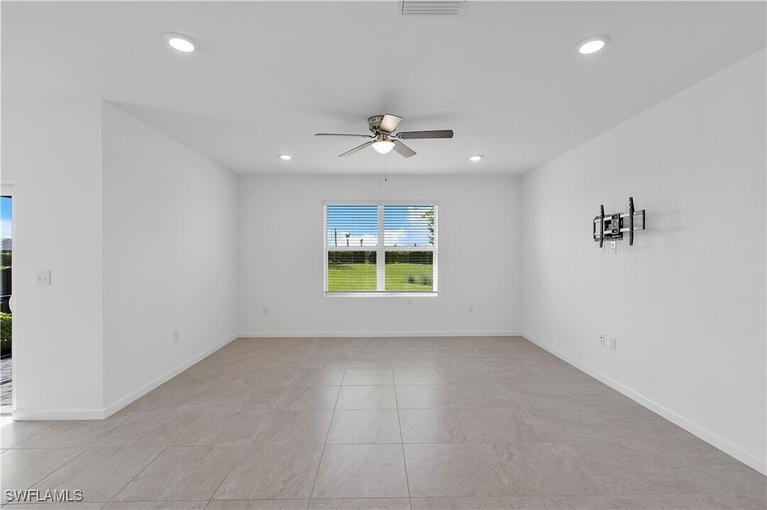 42392 Cascade Dr in Punta Gorda, FL - Foto de edificio