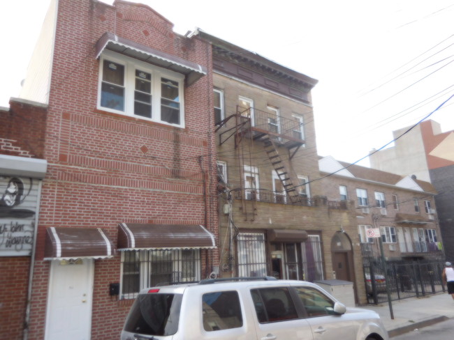 726 East 214 St in Bronx, NY - Building Photo - Other