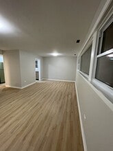 7202 W Crain St, Unit G in Niles, IL - Foto de edificio - Building Photo