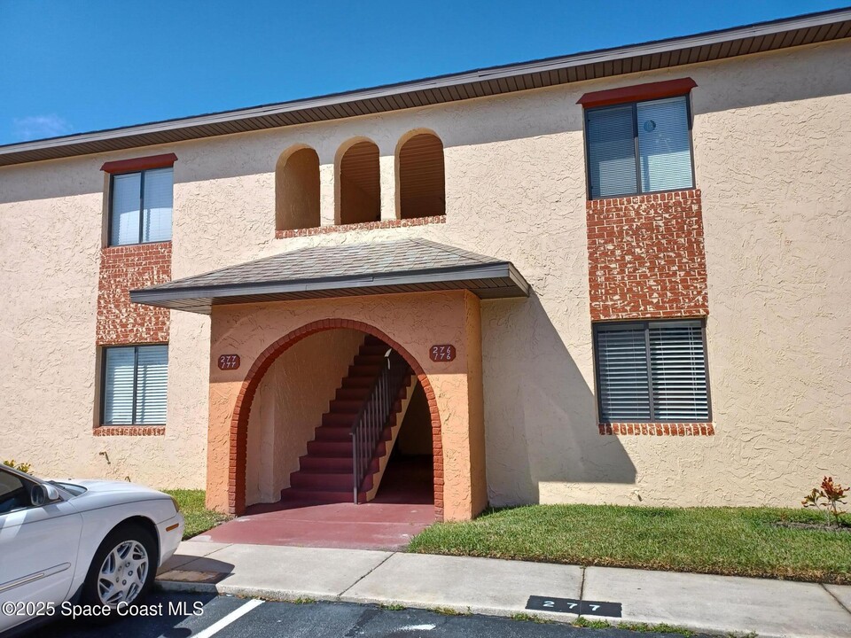 277 San Juan Cir in Melbourne, FL - Building Photo