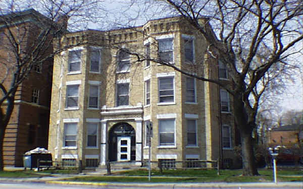 212 N County St in Waukegan, IL - Building Photo