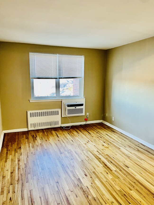 74 Croton Ave in Ossining, NY - Foto de edificio - Building Photo