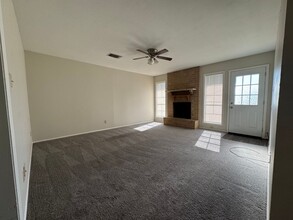 703 Duck Dr in Victoria, TX - Foto de edificio - Building Photo