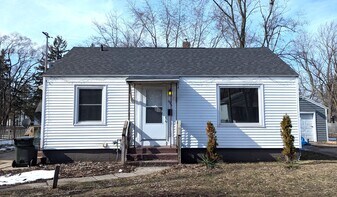 1969 Wood St in Muskegon, MI - Building Photo