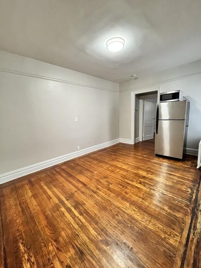 24 Kensington Ave, Unit 3E in Jersey City, NJ - Building Photo - Building Photo