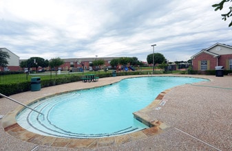 Heather Lane & Tiffany Square Apartments in Terrell, TX - Foto de edificio - Building Photo