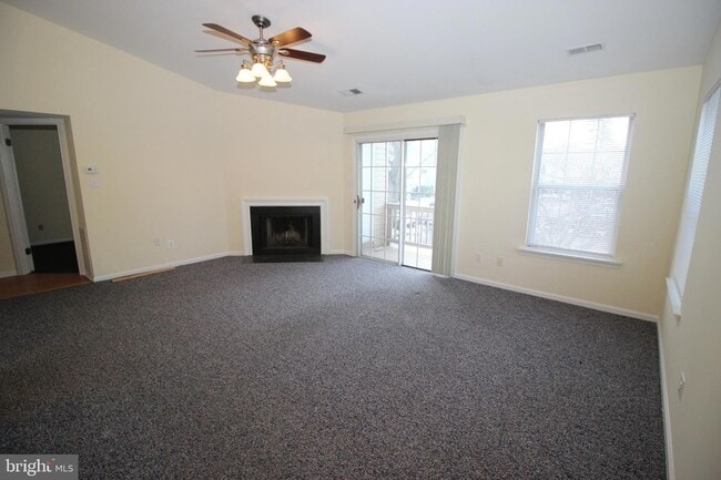 2604 Beacon Hill Dr, Unit 2 in Southampton, PA - Foto de edificio - Building Photo