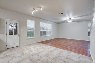 201 Creek Ledge Dr in Hutto, TX - Building Photo - Building Photo