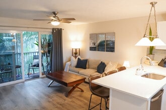 400 Northlake Ct, Unit 102 in North Palm Beach, FL - Foto de edificio - Building Photo