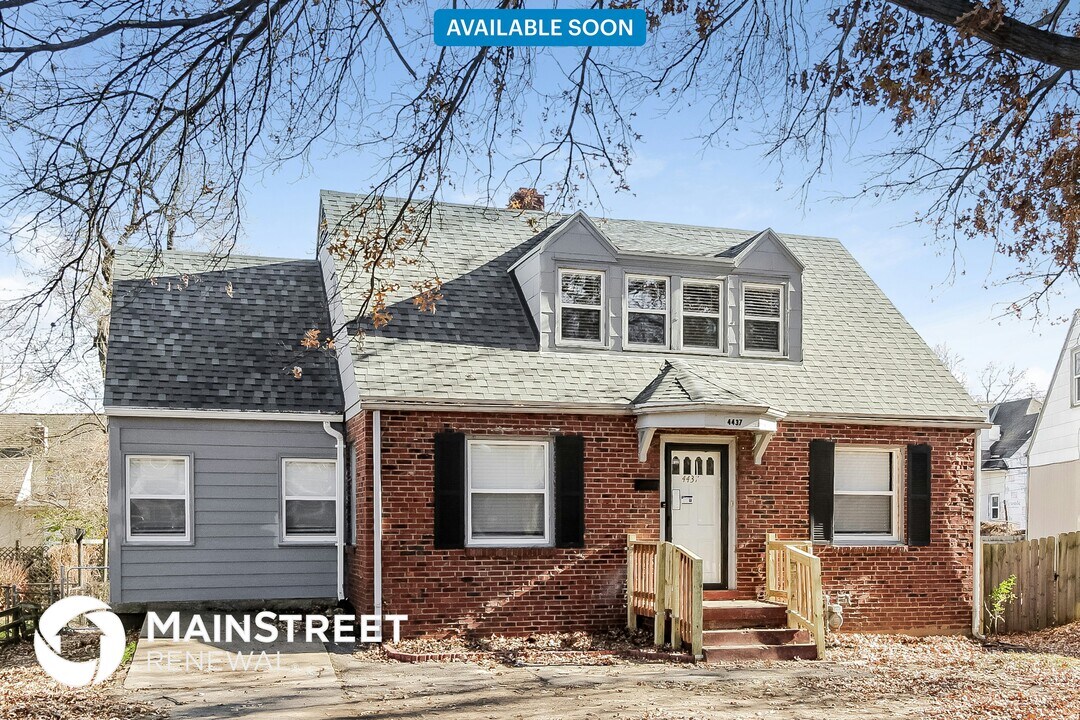 4437 Gladstone Blvd in Kansas City, MO - Building Photo