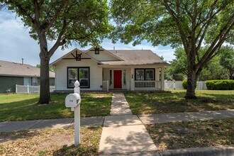112 Steele in Kyle, TX - Building Photo - Building Photo
