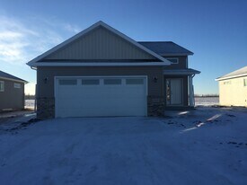 805 Albert Dr W in West Fargo, ND - Building Photo