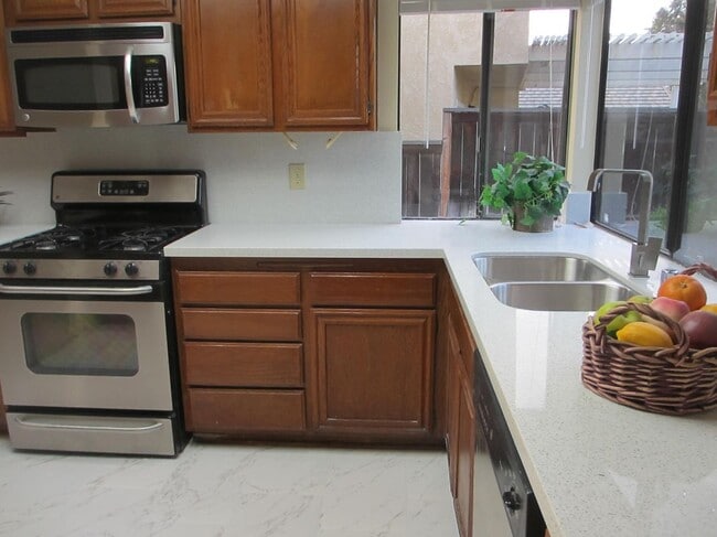 15 Whistling Isle in Irvine, CA - Building Photo - Building Photo