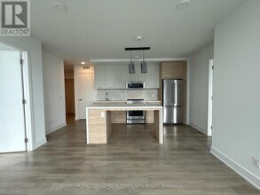 200-P200 Redpath Ave in Toronto, ON - Building Photo - Building Photo