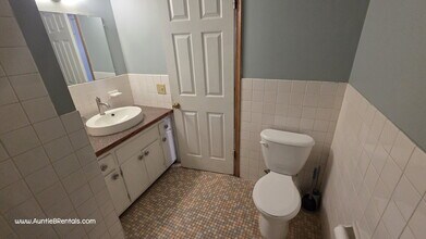 4550 Madison St NE in Minneapolis, MN - Foto de edificio - Building Photo