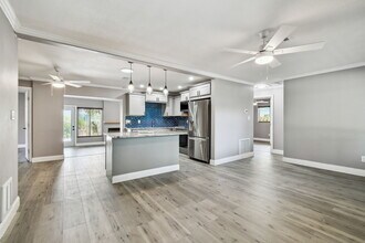 528 Manor Dr in Dunedin, FL - Building Photo - Building Photo