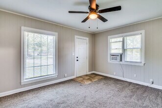 2156 Santa Fe S in Wichita, KS - Building Photo - Building Photo