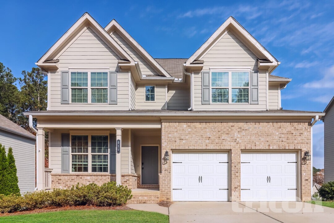 219 Margrave Dr in Holly Springs, GA - Foto de edificio
