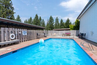 Northridge Court in Spokane, WA - Building Photo - Building Photo