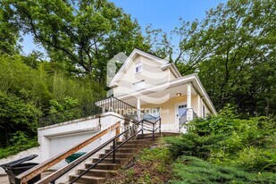 318 Purcell Ave in Cincinnati, OH - Building Photo