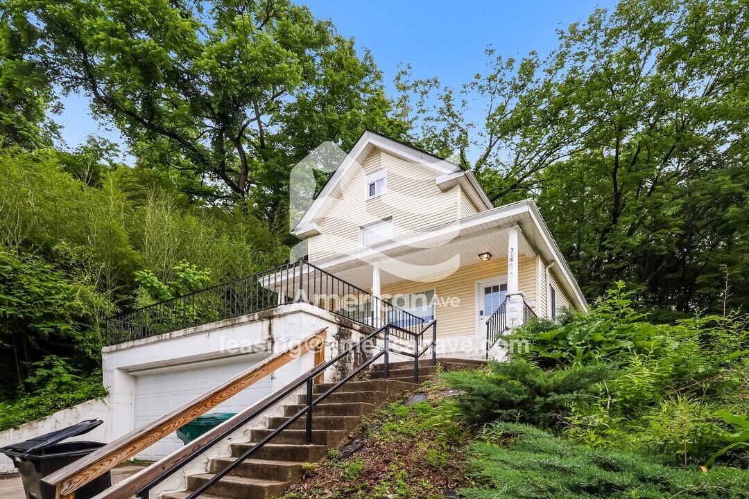318 Purcell Ave in Cincinnati, OH - Building Photo