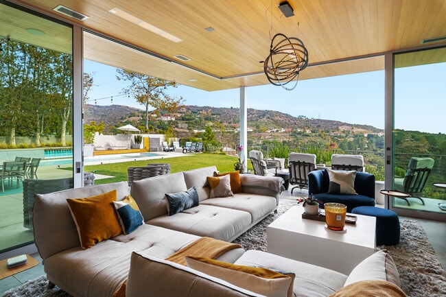 2344 Banyan Dr in Los Angeles, CA - Foto de edificio - Building Photo