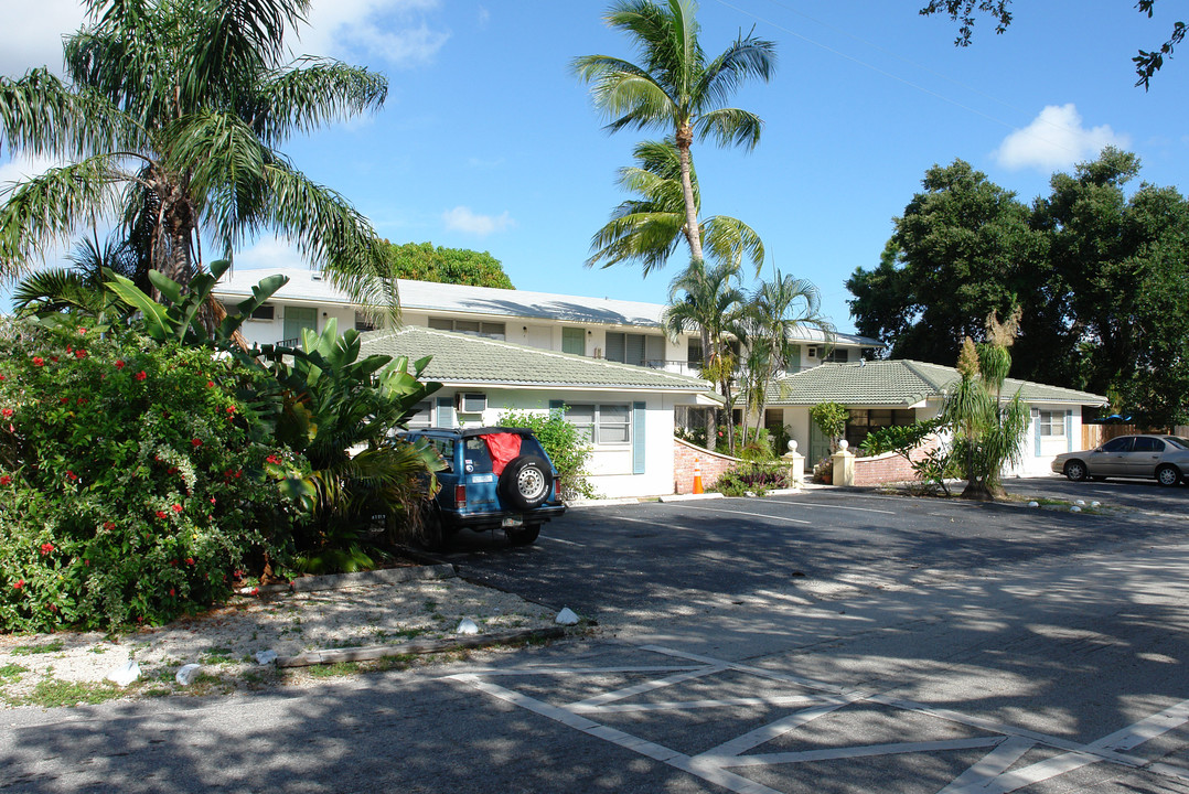 909 SE 14th Ct in Fort Lauderdale, FL - Foto de edificio