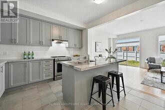 353 Raymond Rd in Hamilton, ON - Building Photo - Building Photo