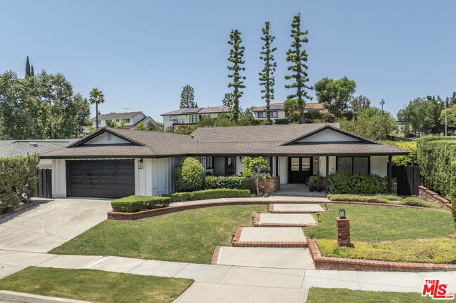 4139 Magna Carta Rd in Calabasas, CA - Building Photo - Building Photo
