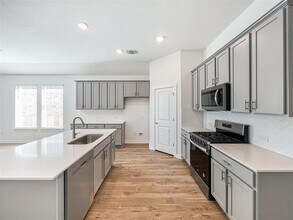 1829 Walnut Grv Bnd in Leander, TX - Foto de edificio - Building Photo