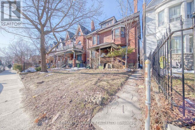 46 Springhurst Ave