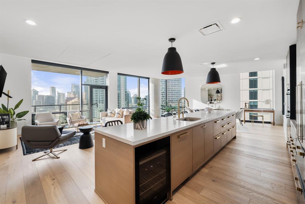 70 Rainey St in Austin, TX - Building Photo