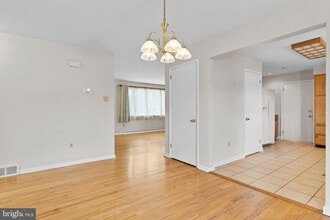 213 Sunset Dr in New Cumberland, PA - Building Photo - Building Photo