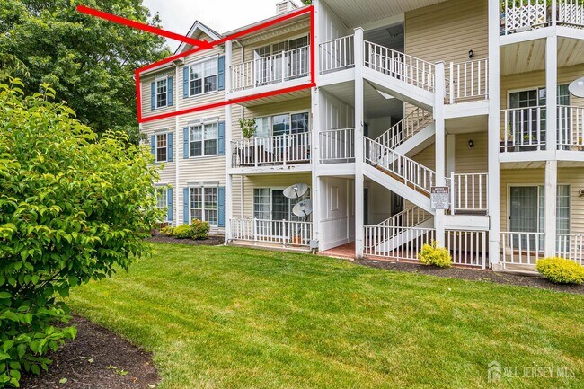 152 Darwin Ln in North Brunswick, NJ - Building Photo - Building Photo