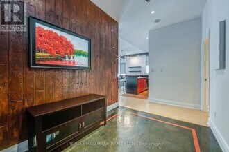 8-318 Wellesley St E in Toronto, ON - Building Photo - Building Photo