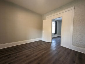 84 Ahrens St W in Kitchener, ON - Building Photo - Building Photo