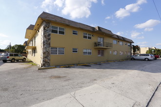 10 W 38th St in Hialeah, FL - Building Photo - Building Photo