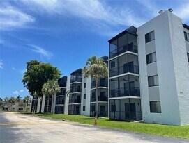 3720 N Pine Island Rd in Sunrise, FL - Building Photo