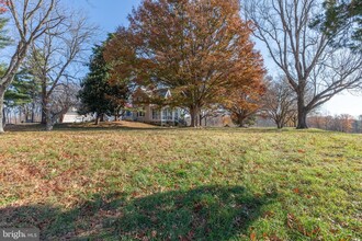 236 Leedstown Rd in Colonial Beach, VA - Foto de edificio - Building Photo