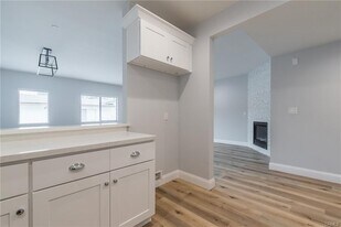 2340 Montrose Ave in Montrose, CA - Building Photo