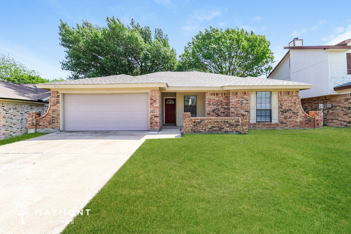 7924 Meadowbrook Dr in Watauga, TX - Building Photo