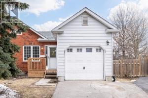 388 Pompano Ct in Oshawa, ON - Building Photo