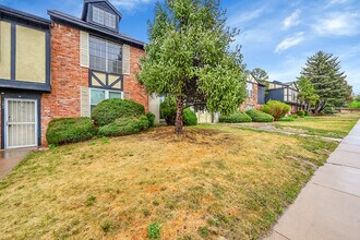 2902 Airport Rd in Colorado Springs, CO - Building Photo - Building Photo